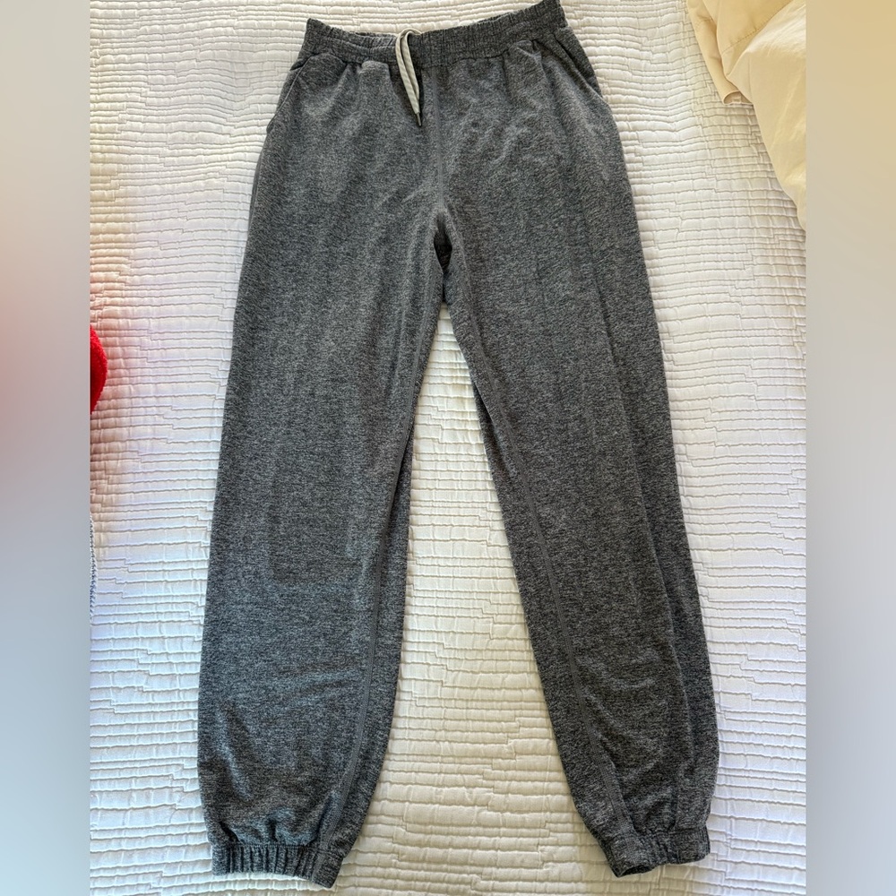 Vuori Heathered Gray Joggers High Waisted